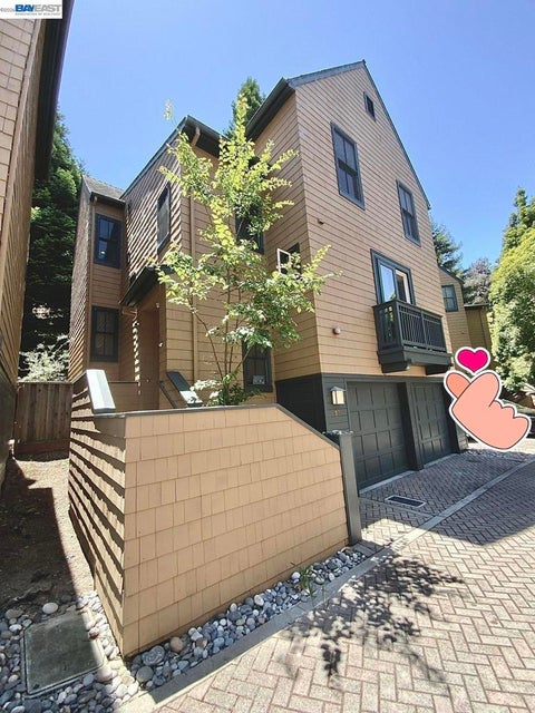 Photo of 19 Edgewood Pl PL, Belmont, CA 94002 (MLS # 41146779)
