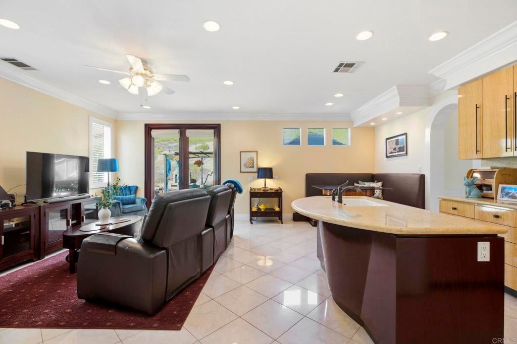 6056 Paseo Pradera