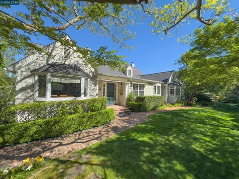 Photo of 84 Quail Ln LN, Martinez, CA 94553 (MLS # 41134154)