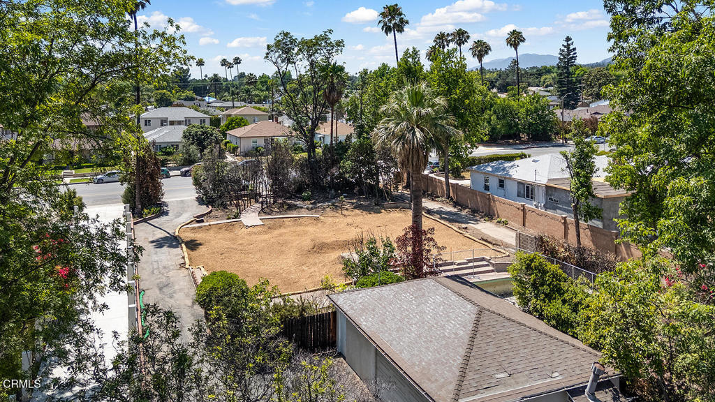 1536 N Altadena Dr