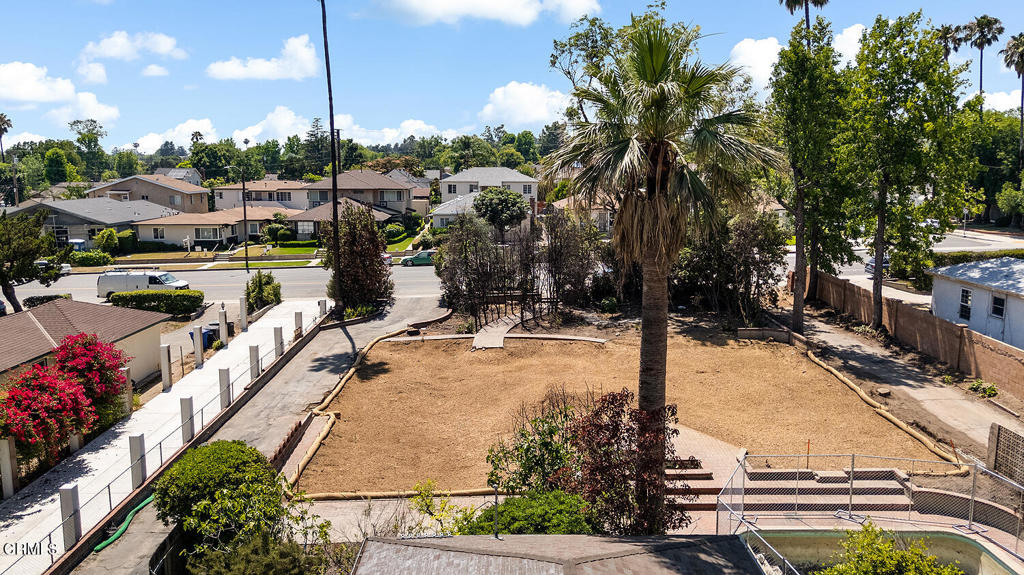 1536 N Altadena Dr