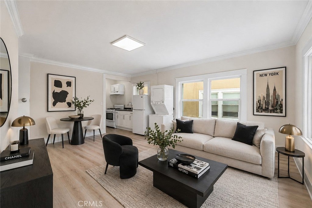 323 W 4th ST