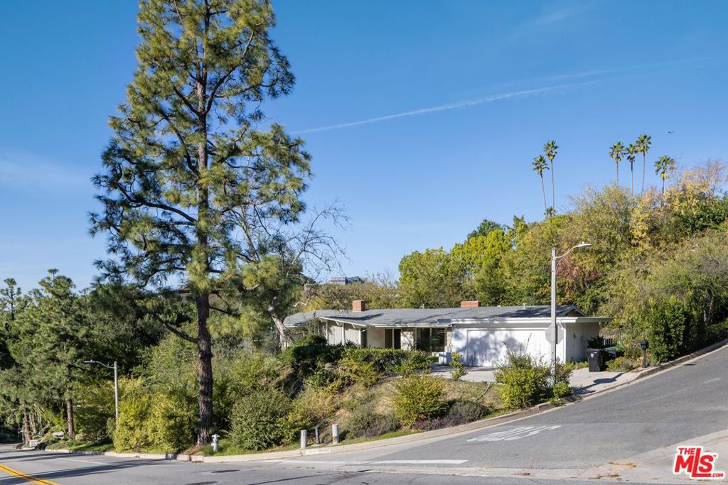 1950 Loma Vista Drive