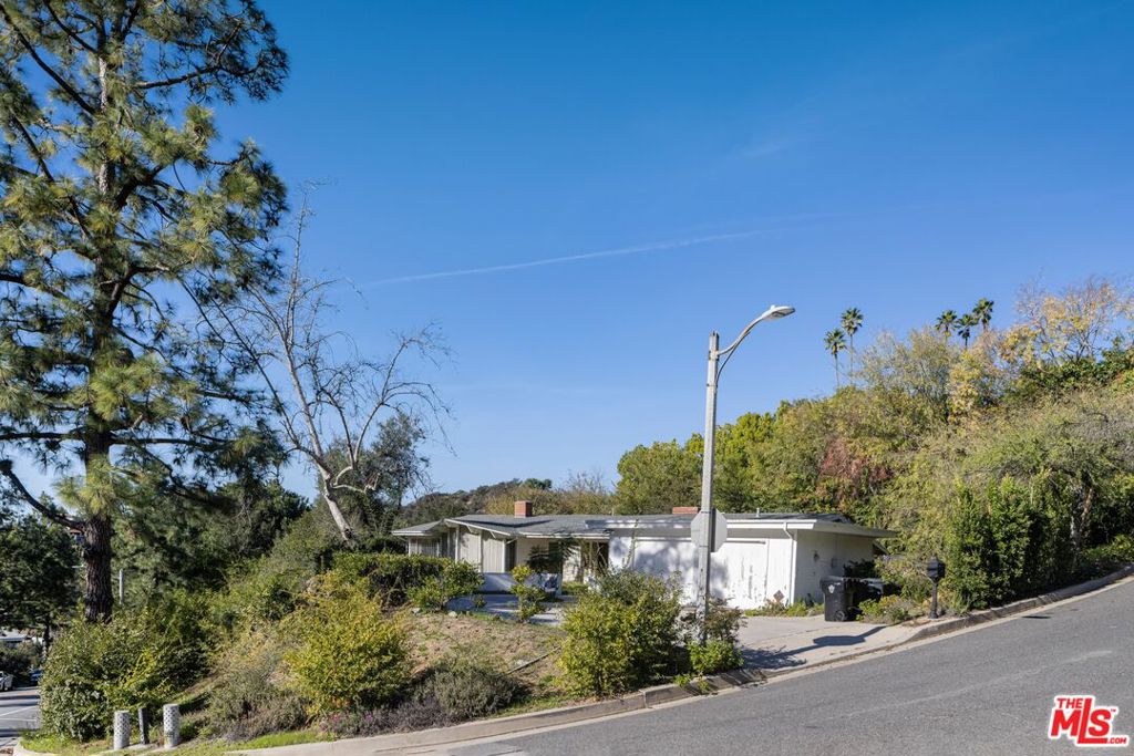 1950 Loma Vista Drive