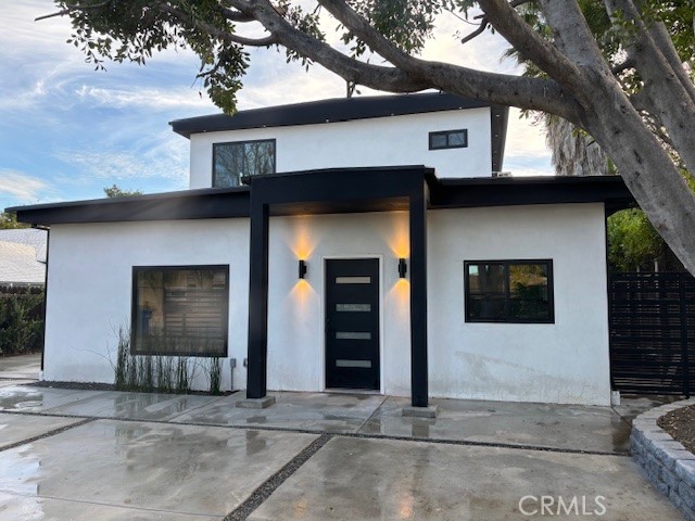 Spacious Modern Home + ADU for Rent in Prime Woodland Hills – Over 3,200 Sq Ft!
Now available for lease—this stunning, newly built home in the heart of Woodland Hills offers style, space, and flexibility with over 3,200 sq ft of total living space, including a fully equipped 800 sq ft ADU!
Step into an airy, open-concept layout featuring high vaulted ceilings, abundant natural light, and luxury finishes throughout. Designed for comfort and modern living, the home includes:
- 4 Bedrooms total – including 2 downstairs (perfect as guest rooms, office, playroom, or staff quarters)
- Multiple modern bathrooms with premium finishes
- Custom kitchen cabinetry and modern appliances
- Built-in surround sound system – ideal for gamers, movie nights, or tech lovers
- Triple-pane windows, sliding doors, and ample storage
- Gated front entrance for added privacy and security
Upstairs, the primary suite includes a large walk-in closet, elegant bathroom, and an additional flex room—great for a home gym, nursery, or creative space.
The separate 800 sq ft, 2 bedroom ADU is perfect for guests, extended family, or as a private workspace.
Prime Location:
Nestled between top-rated schools like Woodlake Elementary and El Camino Charter High, and just minutes from Westfield Mall, The Village, dining, entertainment, and more.
Key Details:
-Main House: ~2,401 sq ft
-ADU: ~800 sq ft (included in total sq ft)
-Ideal for families, professionals, or roommates
NOTE: ADU is included in the total sq footage.
Front House : 2,401 sq ft , ADU: 800 Sq ft.