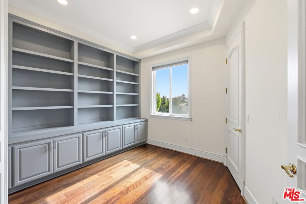 2997 Beverly Glen Circle