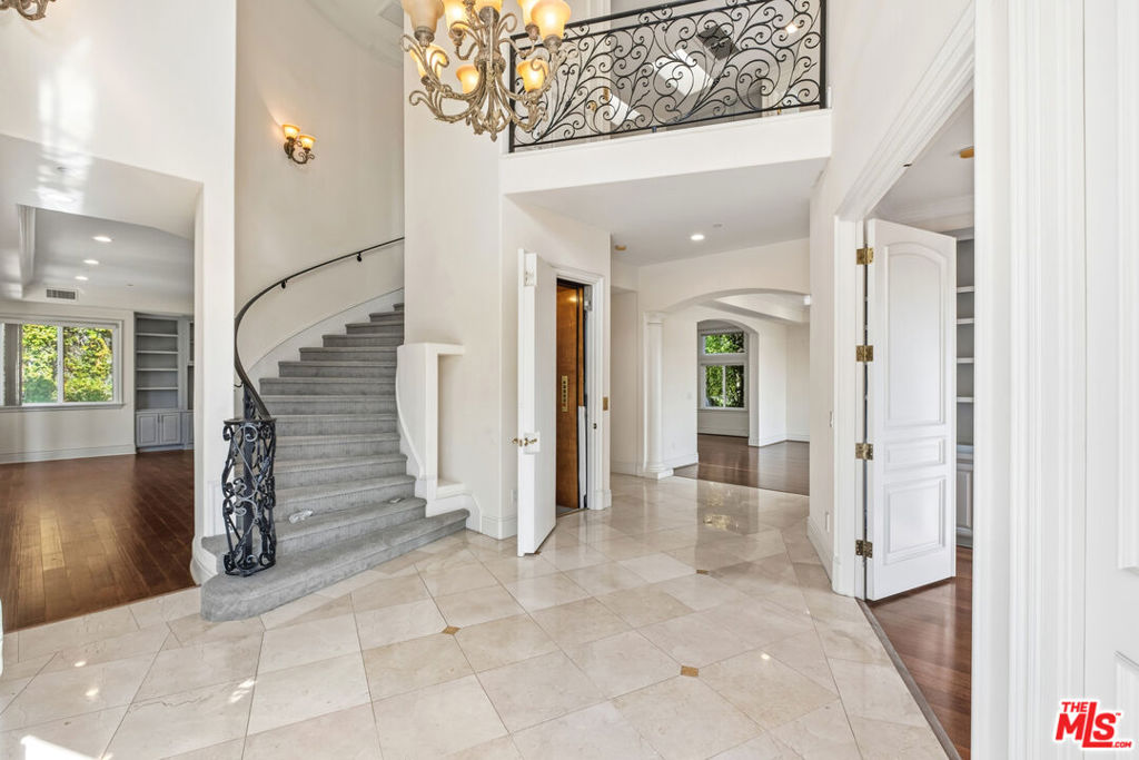 2997 Beverly Glen Circle