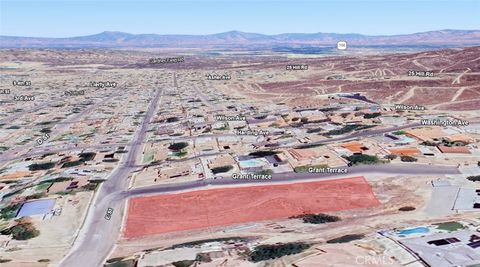 Photo of 3907102 Grant Terrace, Taft, CA 93268 (MLS # SN26041776)