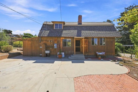 Photo of 5433 Beckford Street, Ventura, CA 93003 (MLS # V1-37628)