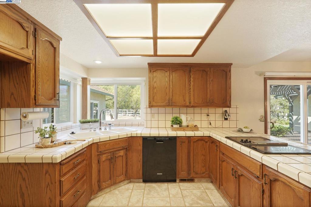 LOS RANCHOS EST - Residential