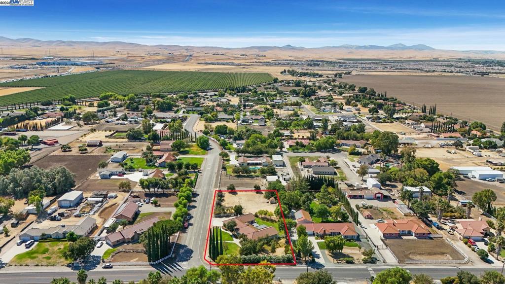 LOS RANCHOS EST - Residential