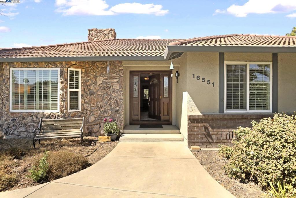 LOS RANCHOS EST - Residential