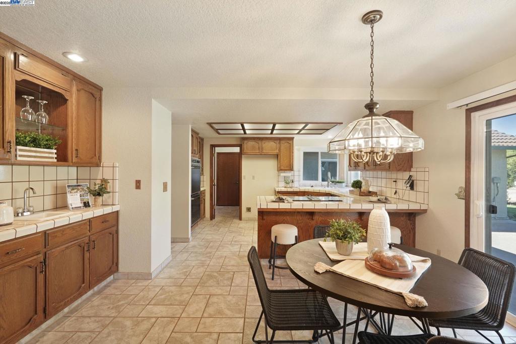 LOS RANCHOS EST - Residential