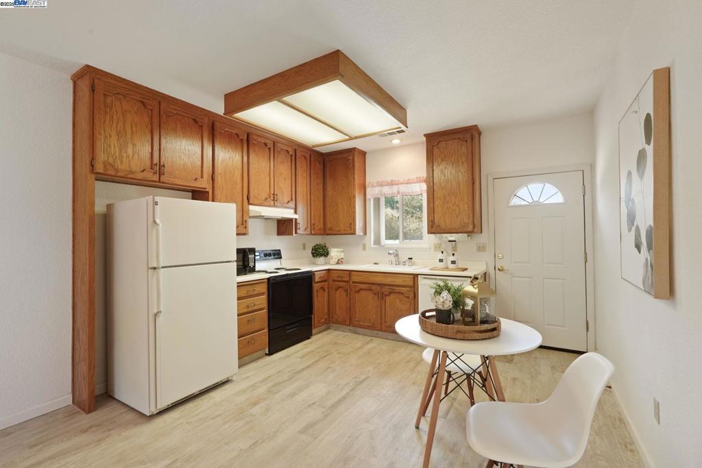 LOS RANCHOS EST - Residential
