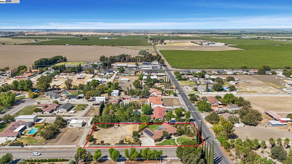 LOS RANCHOS EST - Residential