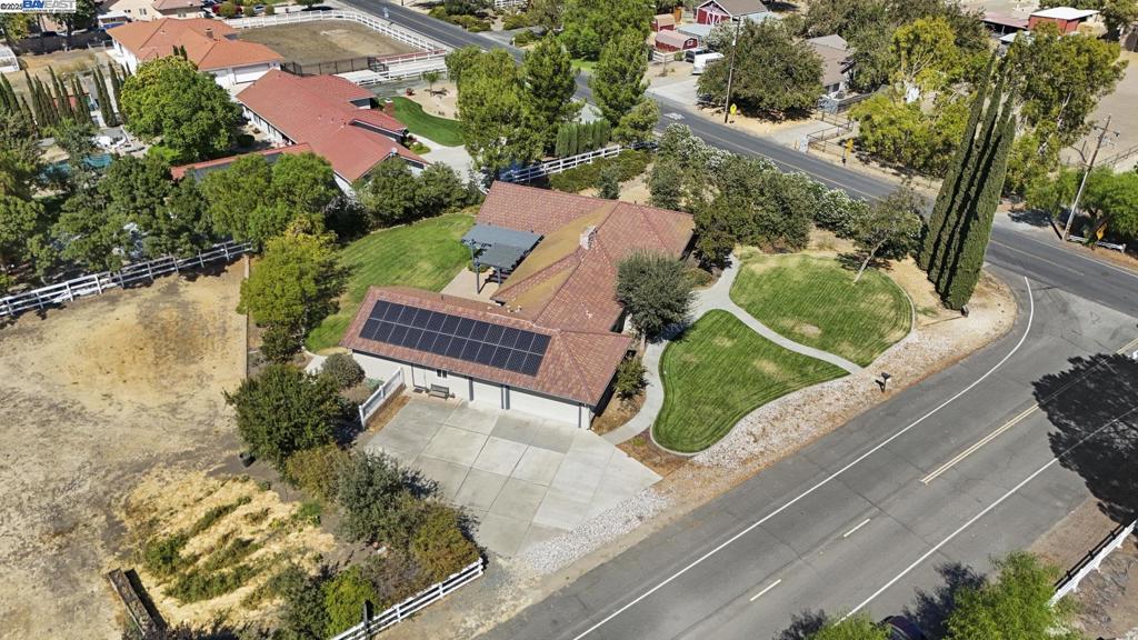 LOS RANCHOS EST - Residential