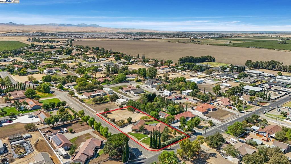 LOS RANCHOS EST - Residential