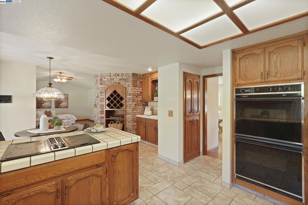 LOS RANCHOS EST - Residential