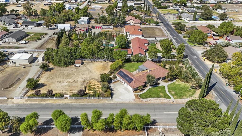 LOS RANCHOS EST - Residential