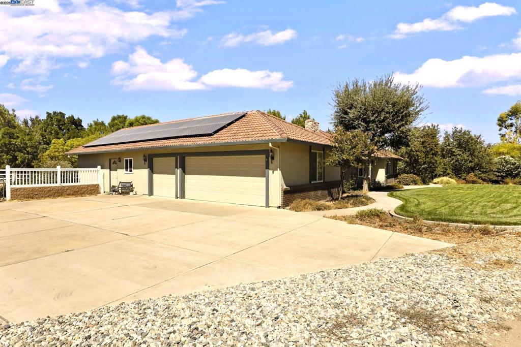 LOS RANCHOS EST - Residential