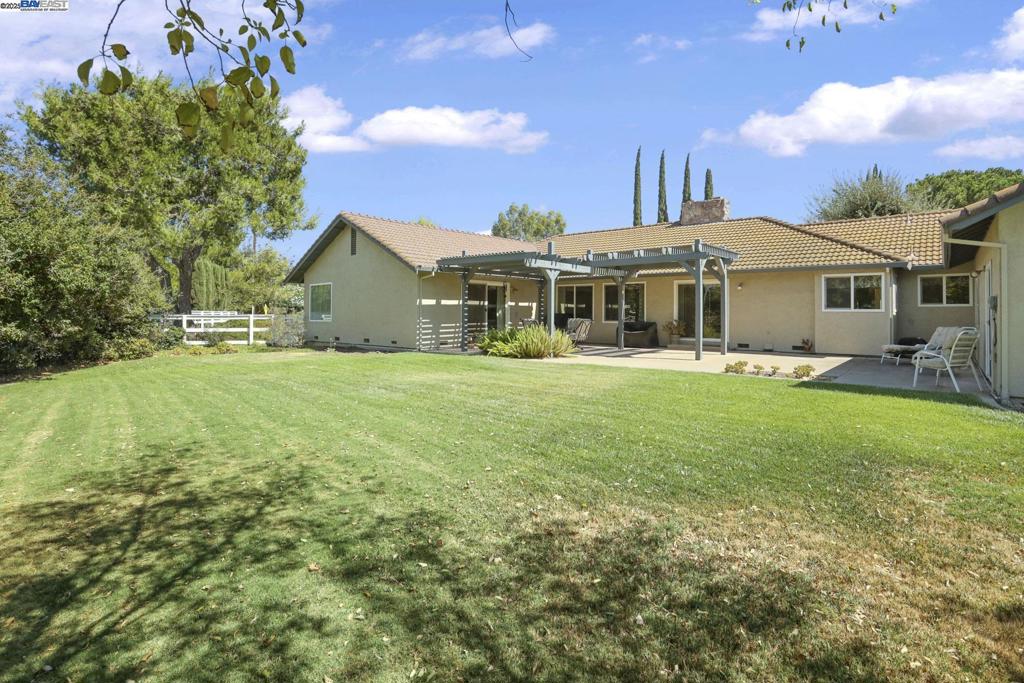 LOS RANCHOS EST - Residential