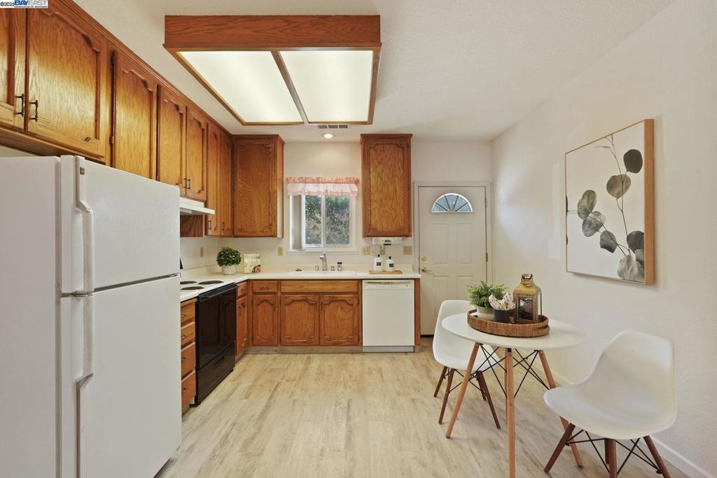 LOS RANCHOS EST - Residential