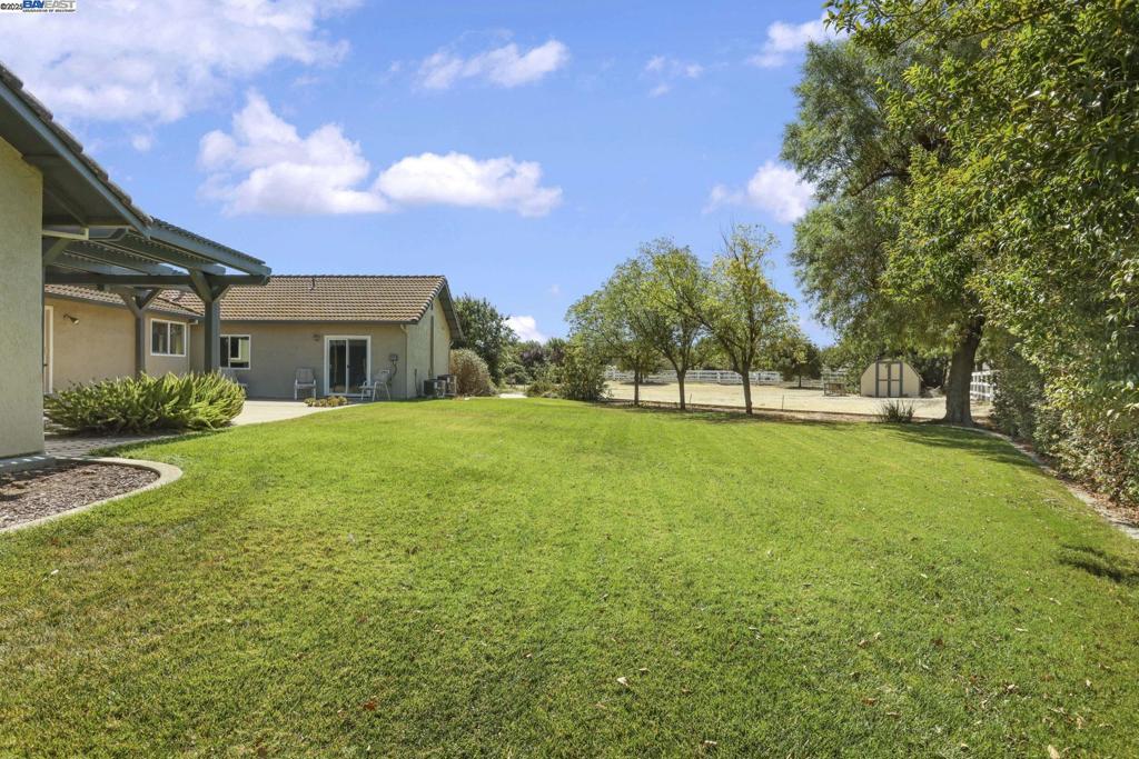 LOS RANCHOS EST - Residential