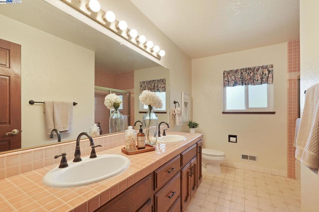 LOS RANCHOS EST - Residential