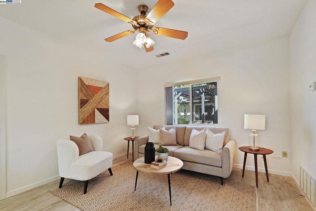 LOS RANCHOS EST - Residential