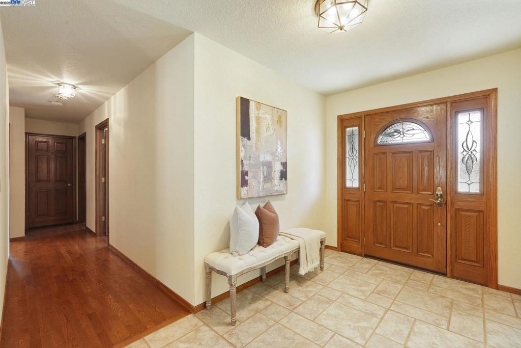 LOS RANCHOS EST - Residential