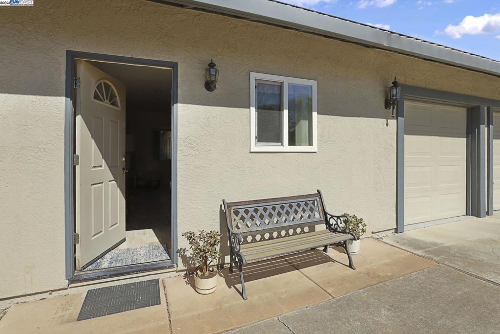 LOS RANCHOS EST - Residential