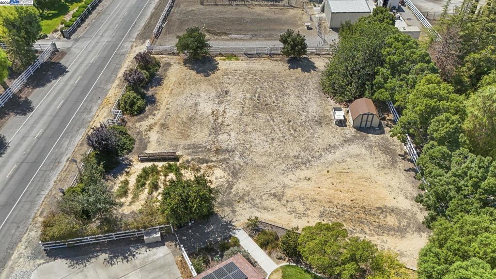 LOS RANCHOS EST - Residential