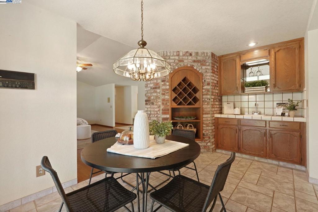 LOS RANCHOS EST - Residential