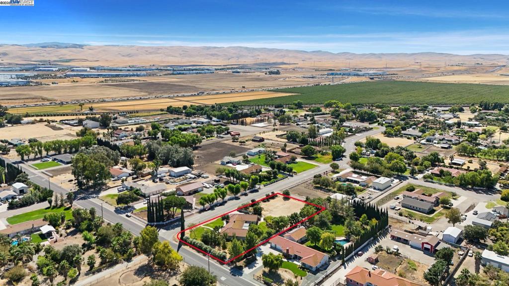 LOS RANCHOS EST - Residential