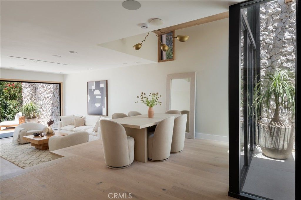 Photo of 3977 Oeste Avenue, Studio City, CA 91604 (MLS # SR26084431)