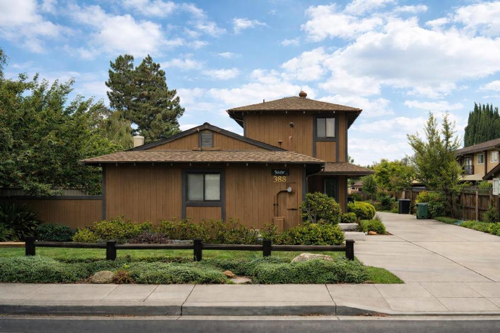 888 N Rengstorff Avenue, Mountain View CA 94043