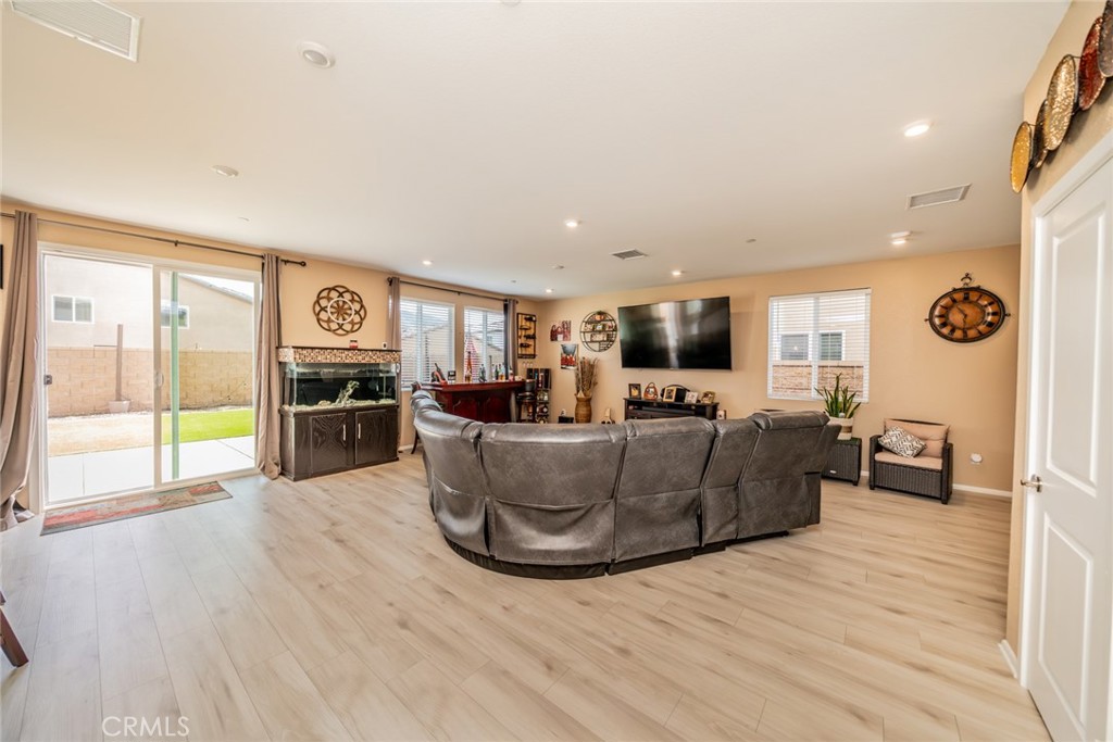 3838 W Bodega