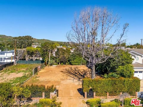 Photo of 16043 Temecula Street, Pacific Palisades, CA 90272 (MLS # 26661207)