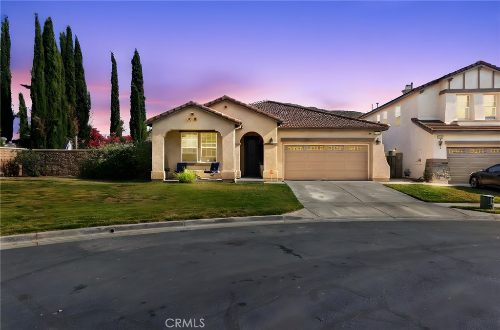Welcome to 3001 Red Cedar Trail! Located in a gated community, this charming single-story home tucked away toward the end of a quiet street in a peaceful Hemet neighborhood. This thoughtfully situated property offers privacy and space with no rear neighbors and a uniquely shaped lot that provides an expansive backyard stretching across two sides...perfect for entertaining, gardening, or future improvements. Just a few minutes walk to the lake nearby.
Inside, you'll find a comfortable layout all on one level, ideal for easy living. The home also features a 2-car attached garage, offering plenty of storage and parking. Whether you're a first-time buyer, downsizing, or investing, this home checks all the boxes for convenience and serenity.
Nearby you'll find hiking trails, West Valley High School, Seven Hills Golf Club, Walmart, shopping center, Western Science Center/Museum, & more!
Don’t miss your opportunity to own a well-located home with a generous yard and plenty of potential!