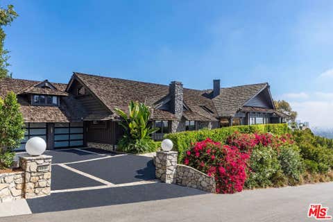 Photo of 1326 Beverly Estates Drive, Beverly Hills, CA 90210 (MLS # 26640309)