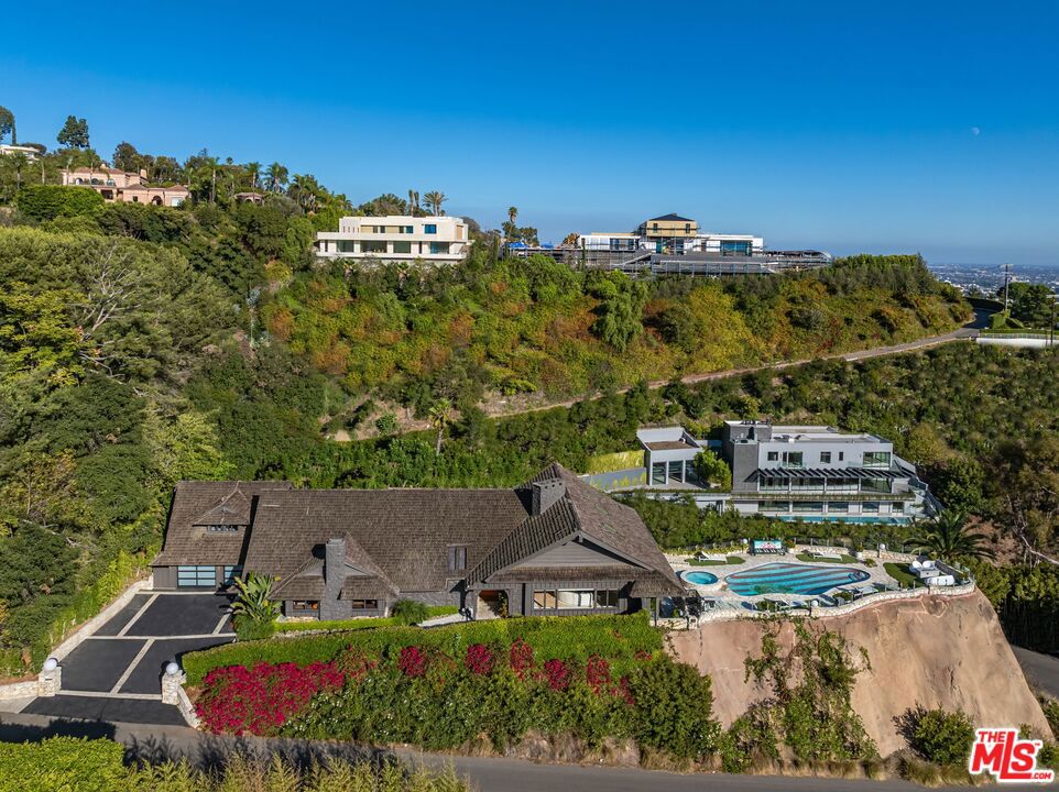 Photo of 1326 Beverly Estates Drive, Beverly Hills, CA 90210 (MLS # 26640309)
