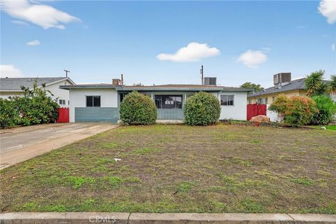 Photo of 278 Walnut St, Shafter, CA 93263 (MLS # MC25275640)