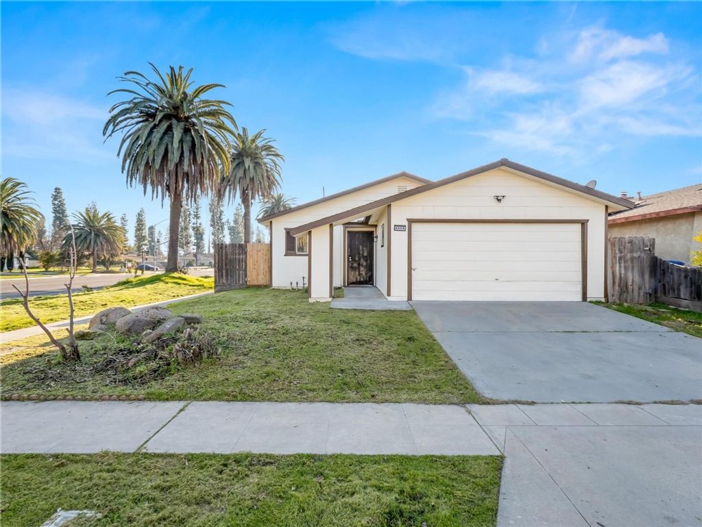 Photo of 4359 W Cardiff Ave, Fresno, CA 93722 (MLS # FR25281480)