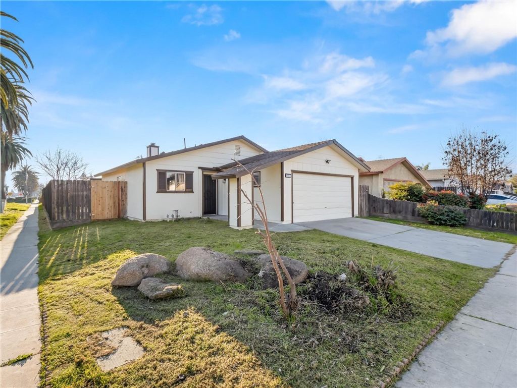 Photo of 4359 W Cardiff Ave, Fresno, CA 93722 (MLS # FR25281480)