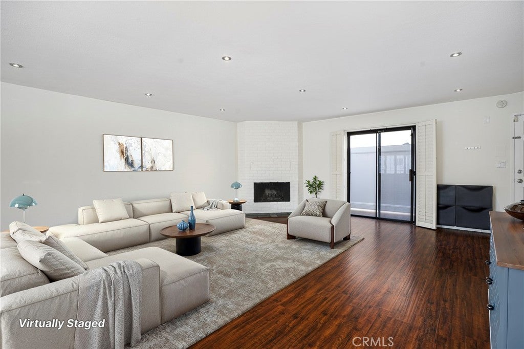 11100 Acama St