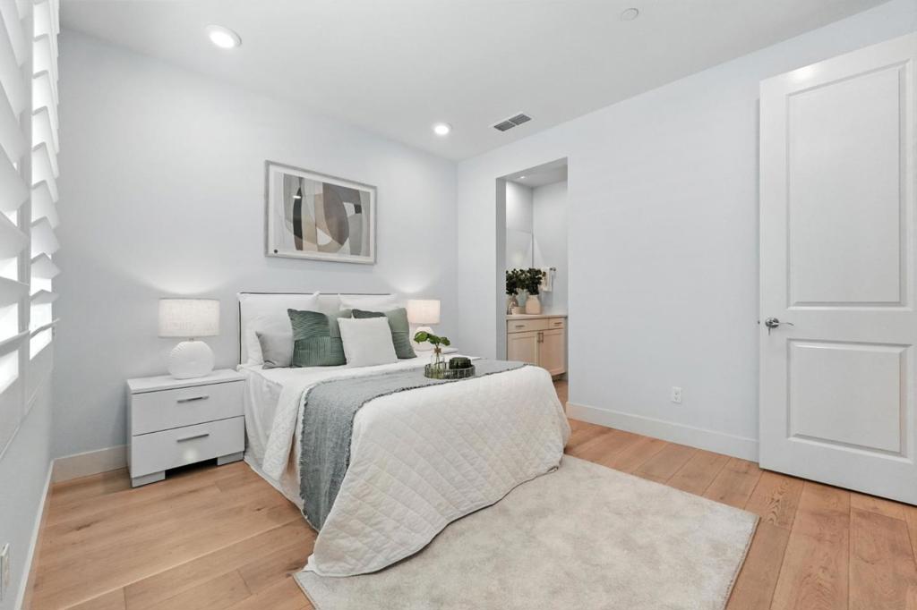 895 De Guigne Drive 2