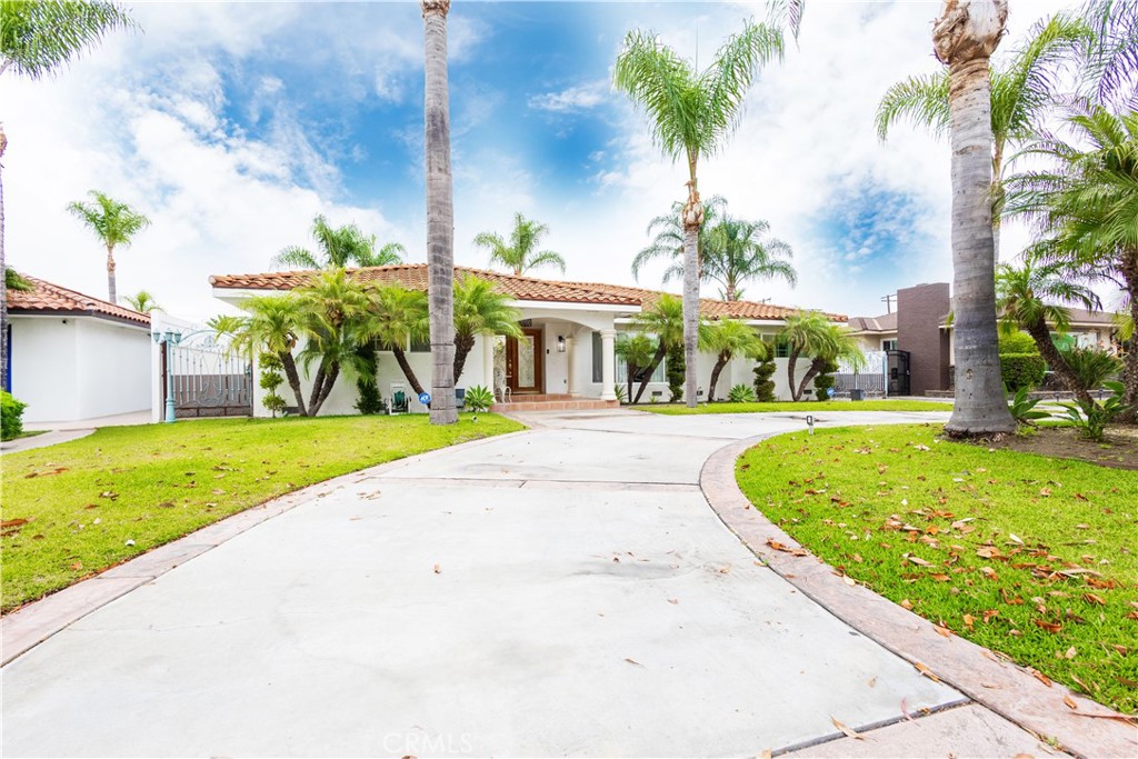 Welcome to 7847 Brookmill Rd, a stunning and fully remodeled residence in the heart of Downey! This exceptional home offers 4 spacious bedrooms and 3 beautifully upgraded bathrooms, all situated on an expansive 14,879 sq ft lot perfect for luxury living and entertaining.
Step into a light-filled interior featuring a brand new chef’s kitchen with modern cabinetry, sleek quartz countertops, and all-new stainless steel appliances. The open-concept layout flows seamlessly into the dining and living areas, making it ideal for both family life and hosting guests.
Outside, you’ll find your own private retreat: a newly built cabana, sparkling swimming pool, and lush landscaping that create a true resort-style atmosphere. The oversized radius driveway enhances the grand curb appeal and provides ample parking a rare find in this desirable neighborhood.
Don’t miss your opportunity to own this Downey mini-mansion a true gem that combines elegance, space, and modern comfort