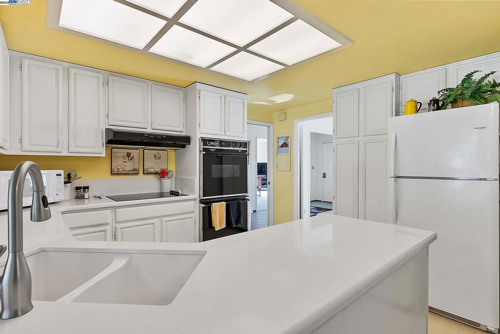 PLEASANTON MDWS - Residential