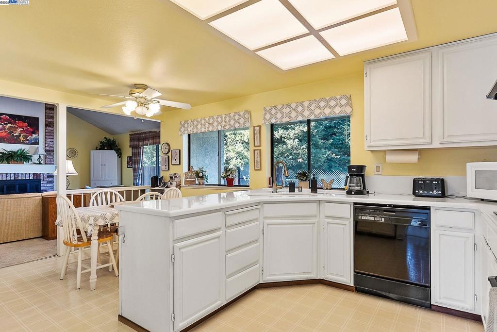 PLEASANTON MDWS - Residential