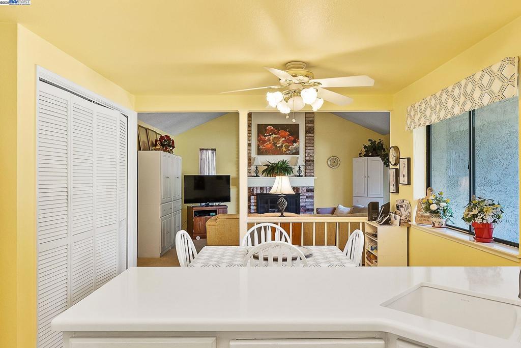 PLEASANTON MDWS - Residential